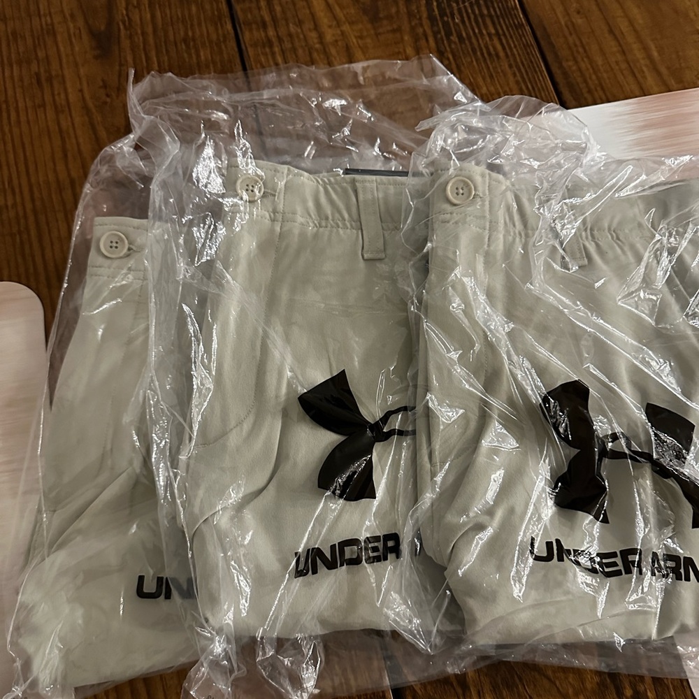 Under Armour Khaki Shorts Size 33